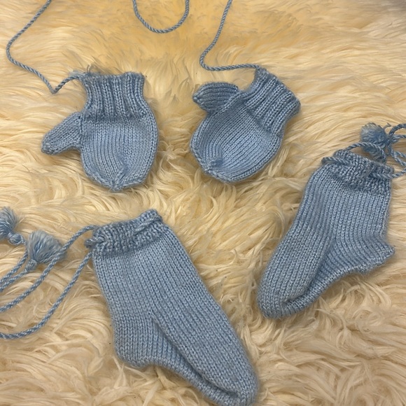 Baby Handmade Crochet Mittens and Booties Matching Set - Picture 3 of 3